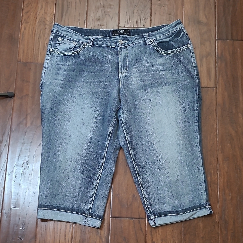 Cato Cuffed Capri Jeans with Embroidered & Embellished Pockets size 20W